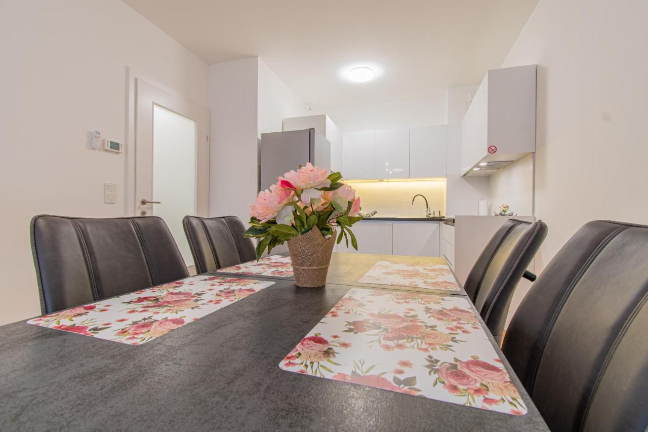 Flexible Selfcheckins 42 - Zagreb - Luxury - Garage Parking - Loggia - Brand New Apartment Exterior photo